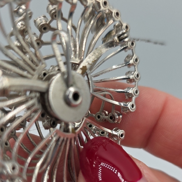 Elegant Silver and Blue Brooch - Picture 8 of 8